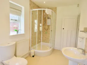 Luxury 3-bed Edwardian Town House in the Cotswolds - VERIFIED KEY WORKERS ONLY - Image 4
