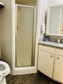 Spacious 3BR Brick Home, Sleeps 7❤️Free Parking❤️No Pet Fee❤️No Extra Guest Fee🏖️ - Image 3
