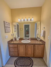 Lovely Condo w/pool, balcony, and lakeside view! - Image 3