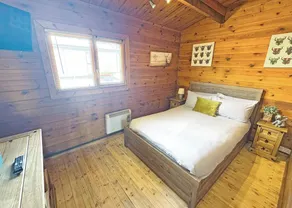 Comfortable lodge that sleeps four people, ideal for families. - Image 3