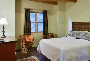 Comfort and serenity in the heart of Georgia O'Keeffe country. - Image 3