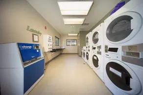 1 Schlafzimmer mit kostenfreiem WLAN, Flachbild-TV und neben dem Fraser River - Image 5