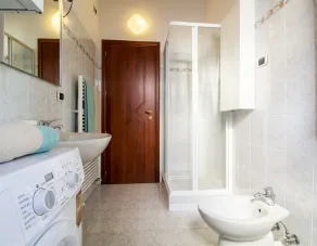 Panorama-Wohnung in Villa mit Garten - Image 2