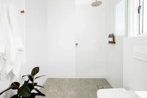 Modern Beach House in Heart of Pottsville - Image 2