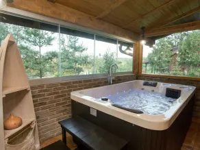 Amazing Chalet with Private Garden, Hot Tub, Sauna, Great Location by the River - Image 4