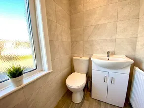 Spacious 3 Bedroom Poole House - Image 2