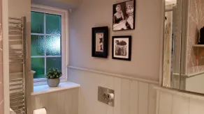 Luxury studio suite at Hawthorn Farm, kingsize bed, jacuzzi bath, private garden - Image 2