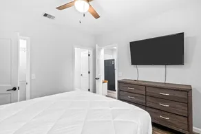 Fully renovated historic train depot bungalow in old town League City! Bright, stylish 1BR/1BA home. - Image 5