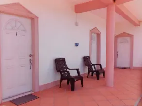 5 Minutes from the Airport Room for 2 with  Dining on Site - Image 3