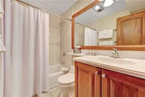 Ski-in/ski-out Condo With a Balcony, Fast Wifi & Shared Pool/hot Tub/laundry! - Image 4