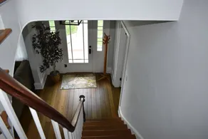 Beautiful newly renovated farm house overlooking 5 acre lake. ****New Rates *** - Image 3