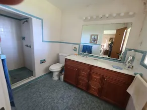 Lakefront house for rent - Image 2