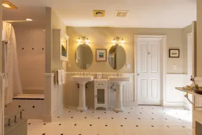 Großes, aktualisiertes Kapitänshaus in der Innenstadt mit 8 Schlafzimmern und 6,5 Bädern - Image 5