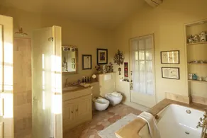 Prestigiosa finca en la Provenza en una hermosa granja de caballos con piscina - Image 2