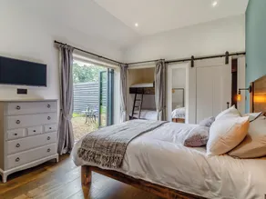 Alojamiento de 4 habitaciones en Barnham - Image 5