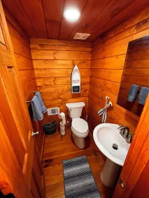 Hyggeligt Log Cabin Lake House - The Sunset Cabin - Image 5