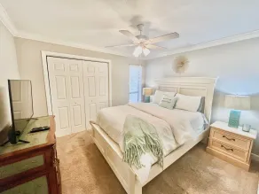 Gated condo near beaches, shops and dining - Image 4