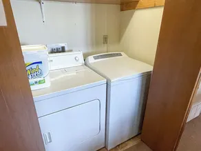 4 Bedroom, 2 Bath Upper and Lower Sleeps 14 - Image 2