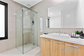 The Ocean s Edge Luxury Entertainer With Views - Image 4