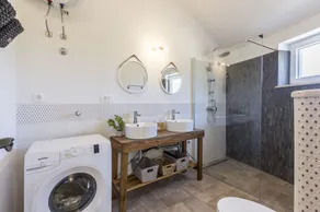 House Villa Getaway - Image 5