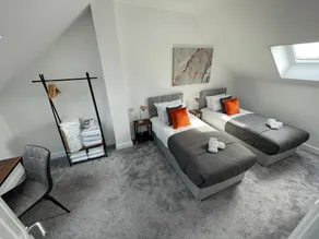 3 Bedroom New House with Wi-Fi Sleep 5 By Home Away From Home - A - Image 5
