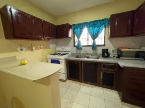 uncle’s oscar house - Image 4