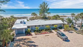 Adorable Beachfront Studio, Private Beach, Originally Part of Starfish Motel - Image 4