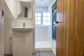 Stunning 4 Bed Sleeps 8 Cottage Parking - Image 2