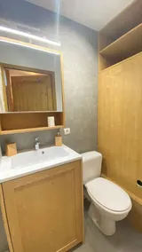 Top-floor duplex, balconies, 4 bedrooms, and 3 bathrooms - Image 3