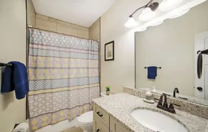 Perfect couple getaway in Asheville with hot tub pet friendly fenced in backyard - Image 5