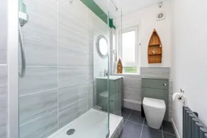 Home-from-home; 10 mins from city centre; Free on-street parking; Well-equipped - Image 2
