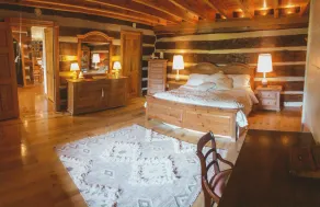 5 BR Elegant restauriertes Blockhaus, gefüllt mit Kunst und Schätzen. Total einzigartig! - Image 4