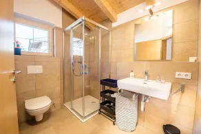 Modern chalet with mountain view, sauna, and close to the slopes - Image 4