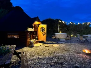 Hobbit Haven Hot Tub and Countryside Bliss - Image 5
