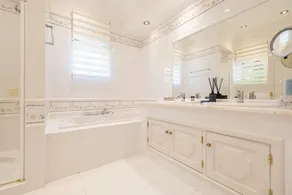 Large elegant Villa overlooking Golf Course with large outdoor BBQ and Pool area - Image 4
