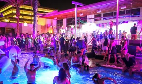 Vieille ville! - 24 personnes!- Entertain Dist + Pool + Fire Pit + BBQ + Bars + Shopping - Image 3