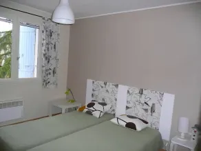 DANS UNE GRANDE VILLA  avec piscine et jardin privé, très grand appartement - Image 5