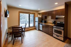 Spacious Condo with Outdoor Heated Pool and Hot Tubs - Image 5