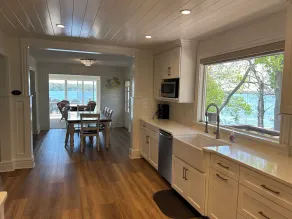 ¡Cuarta noche gratis del 3 al 14 de junio Estancias, todas las comodidades ~ Waterfront Spacious Lake House! - Image 3