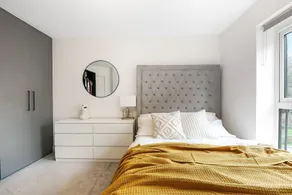Luxurious 2 bed Flat in Greenhithe - Image 4