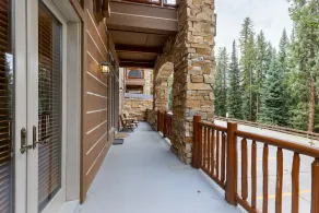 Oversized Luxury Ski in Ski out/Shared Pool and Hot Tub/Private Deck - Image 3