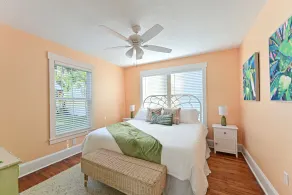 Remodeled home in Historic neighborhood. 20 min.~ AMI/ 5 min ~downtown Bradenton - Image 5