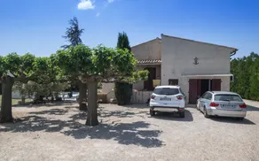 Villa with pool at the foot of the Luberon - Image 5