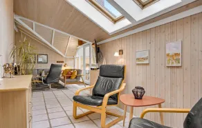 Nice home in Dronningmølle with sauna - Image 4