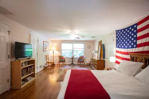 Fox Knoll 2- Studio-Sleeps 2-Grand Park, Concerts, Butler! Park-Like Setting! - Image 2