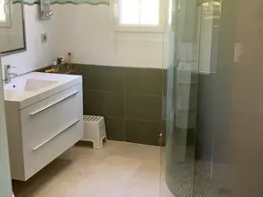 Casa espaçosa com piscina e jardim ideal para férias em família - Image 2