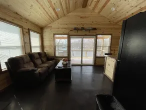 Cozy lake front Cabin that's perfect for two! - Image 3