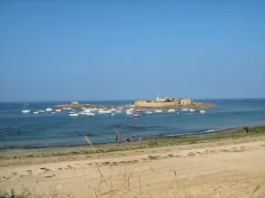2 room apartment for 4 people - superb sea view 50m from Fort-Bloqué beach - Image 5