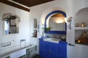 Beach Front, Romantic Escape, Breathtaking Views, 'Pieds dans L'eau', & More - Image 4