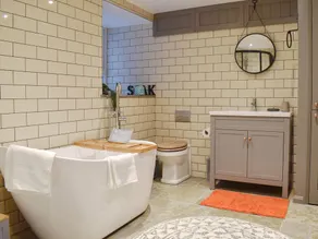 4 bedroom accommodation in Buxton - Image 3